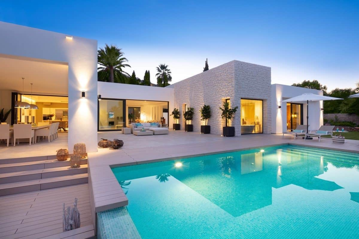 Villa d'exception livrée avec piscine