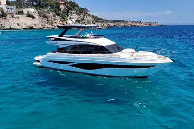 Yacht Azur — sport yacht 55 pieds au mouillage