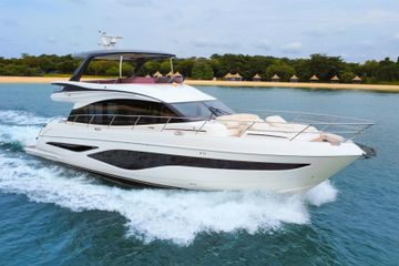Yacht Riviera — flybridge 50 pieds en navigation